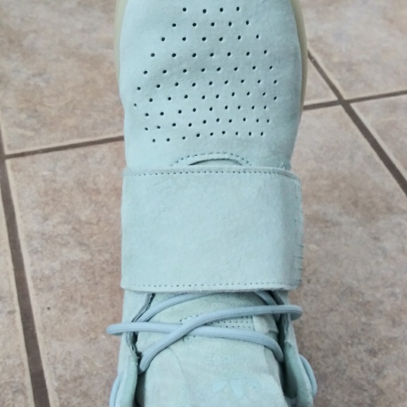 Pastel aqua adidas shoes. - Picture 6 of 7